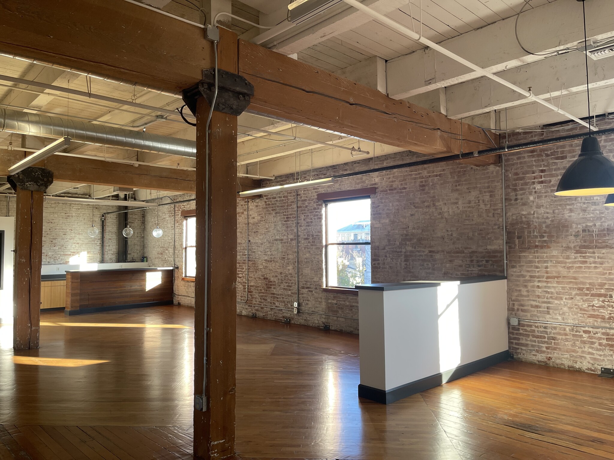 1231 NW Hoyt St, Portland, OR for lease Interior Photo- Image 1 of 3