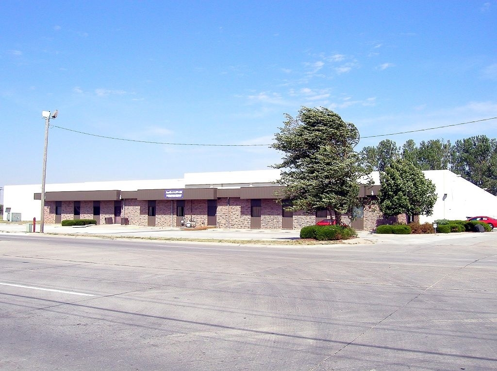 2101 35th St, Council Bluffs, IA for sale Building Photo- Image 1 of 1