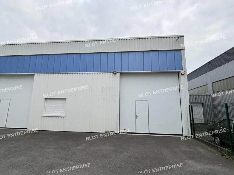 Industrial in Les Sorinières for lease - Building Photo - Image 2 of 4