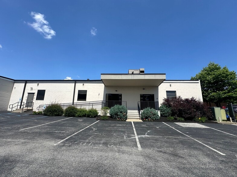 720 E Market St, West Chester, PA for lease - Building Photo - Image 1 of 4
