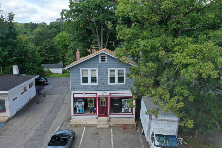 4 W River Styx Rd, Hopatcong, NJ 07843