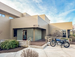 960-1005 SW Disk Dr, Bend, OR for lease Building Photo- Image 1 of 15