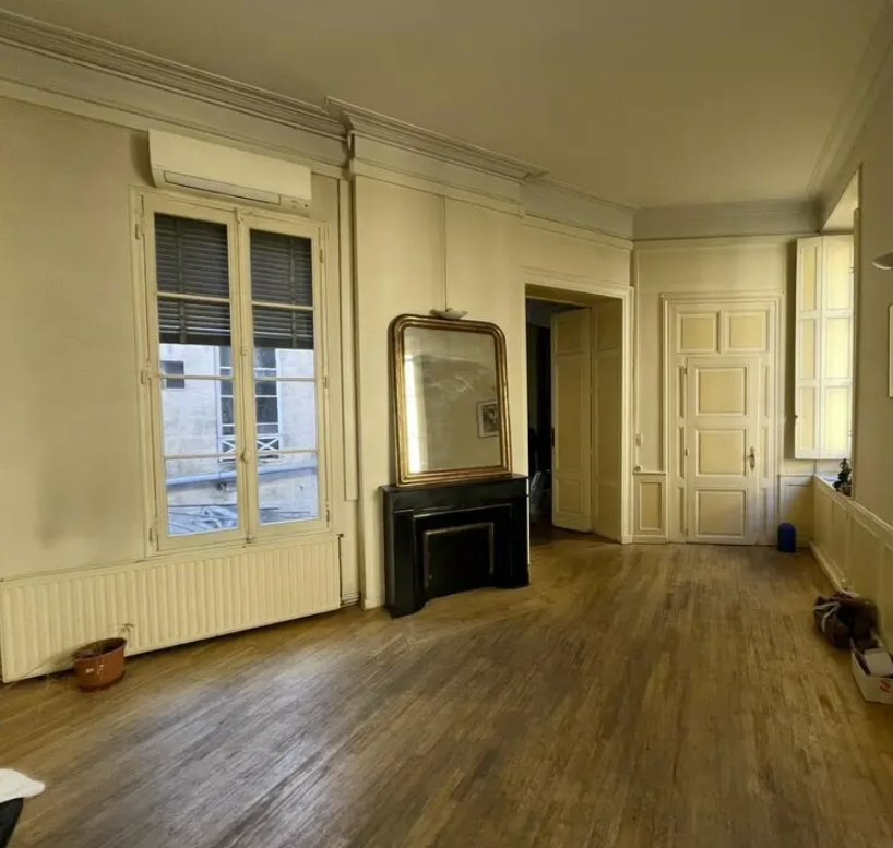 Office in Bordeaux for lease Interior Photo- Image 1 of 6