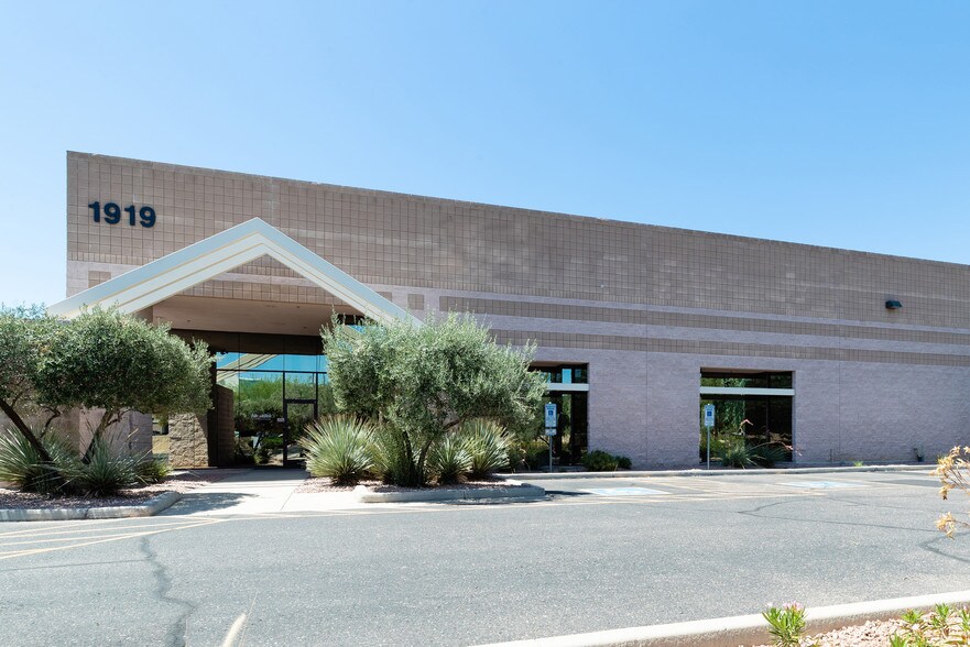 1919 W Lone Cactus Dr, Phoenix, AZ 85027