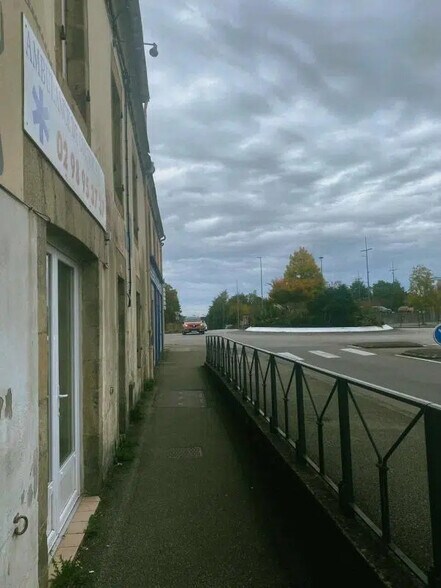 Retail in Quimper for lease - Building Photo - Image 2 of 2