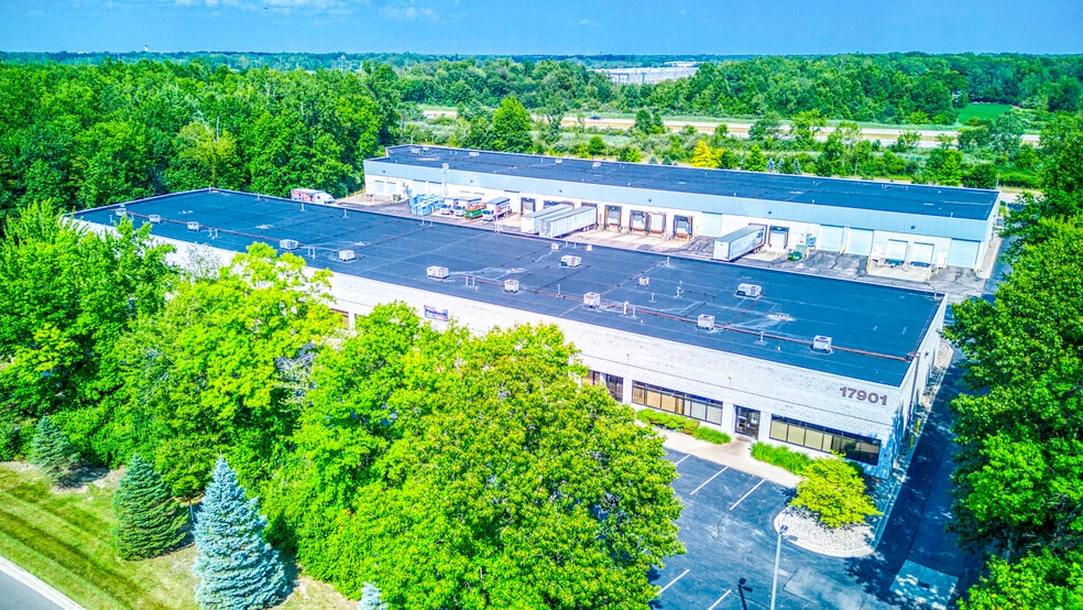 17901 Woodland Dr, New Boston, MI for lease - Building Photo - Image 1 of 7