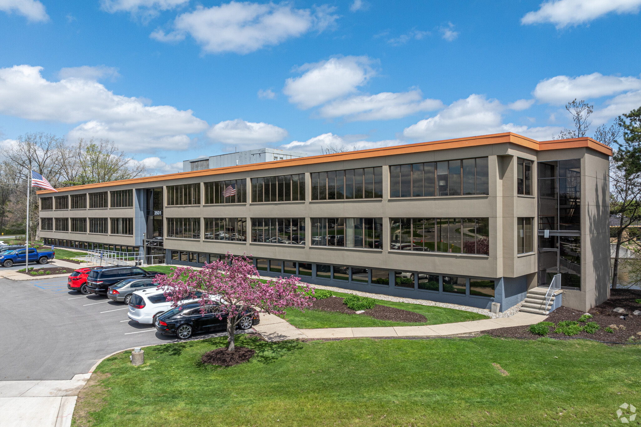 3501 Lake Eastbrook Blvd SE, Grand Rapids, MI for sale Primary Photo- Image 1 of 1