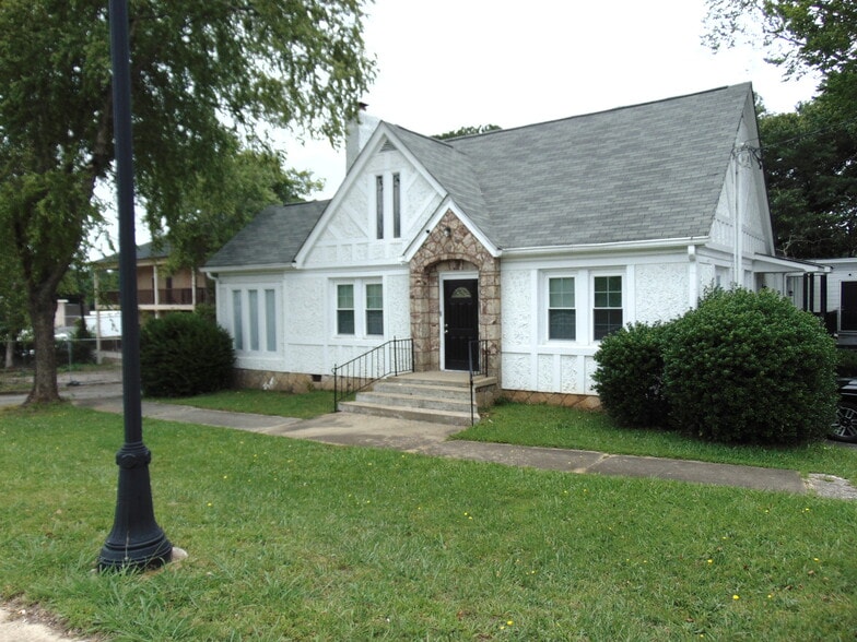 6277 Memorial Dr, Stone Mountain, GA for sale - Building Photo - Image 1 of 58