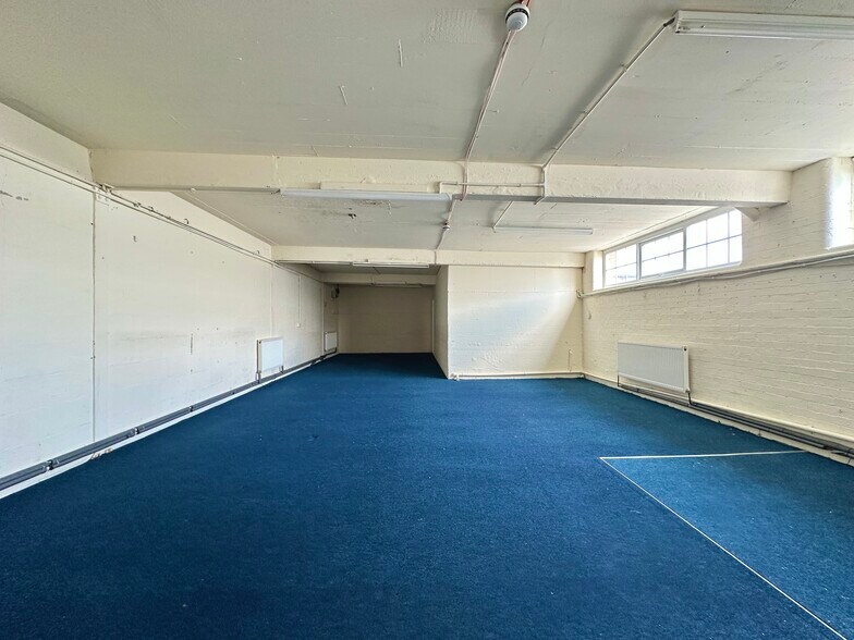 Leagrave Rd, Luton for lease - Interior Photo - Image 3 of 11