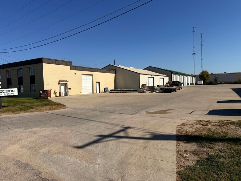 Shop/Office Portfolio For Sale portfolio of 5 properties for sale on LoopNet.com - Building Photo - Image 2 of 52