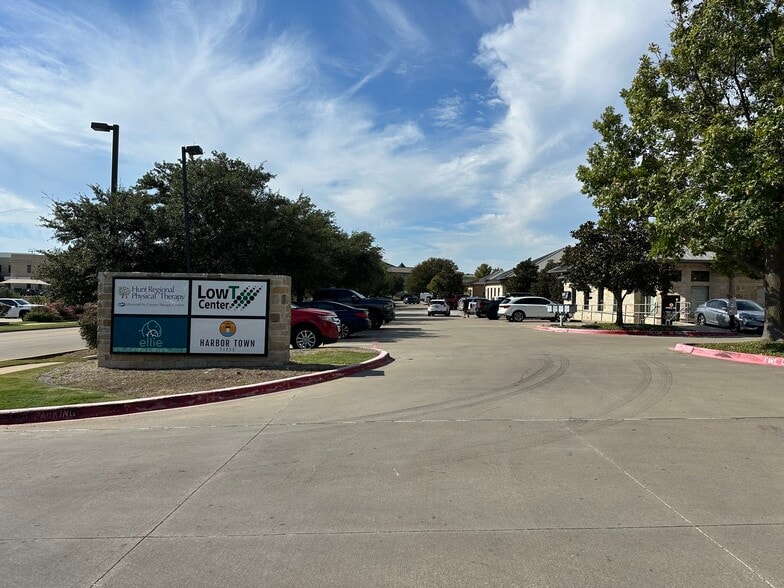 930 W Ralph Hall Pky, Rockwall, TX for lease - Building Photo - Image 2 of 20