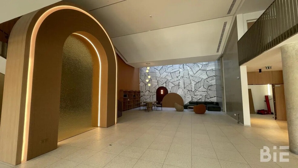 Office in Bordeaux for lease - Building Photo - Image 3 of 19