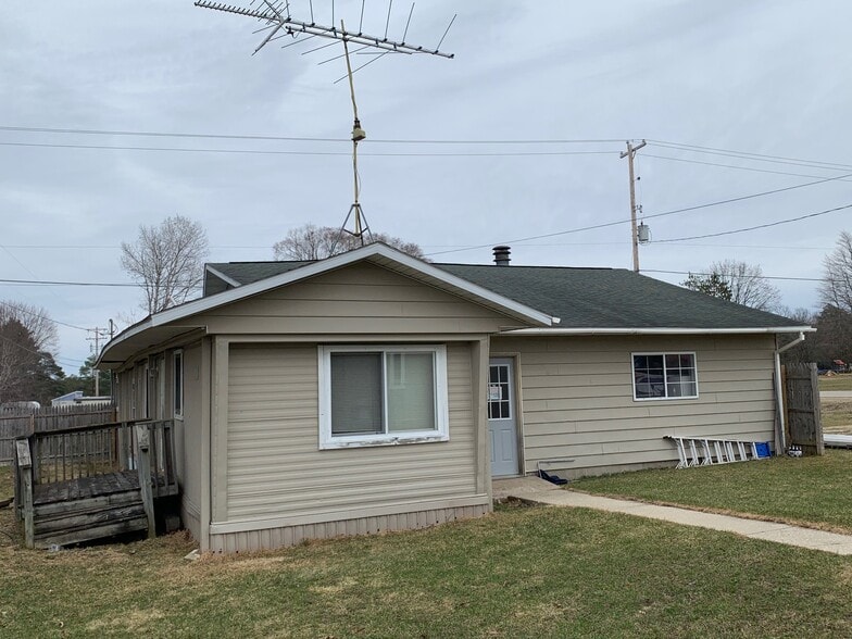 8036 N Clare Ave, Harrison, MI for sale - Building Photo - Image 2 of 53