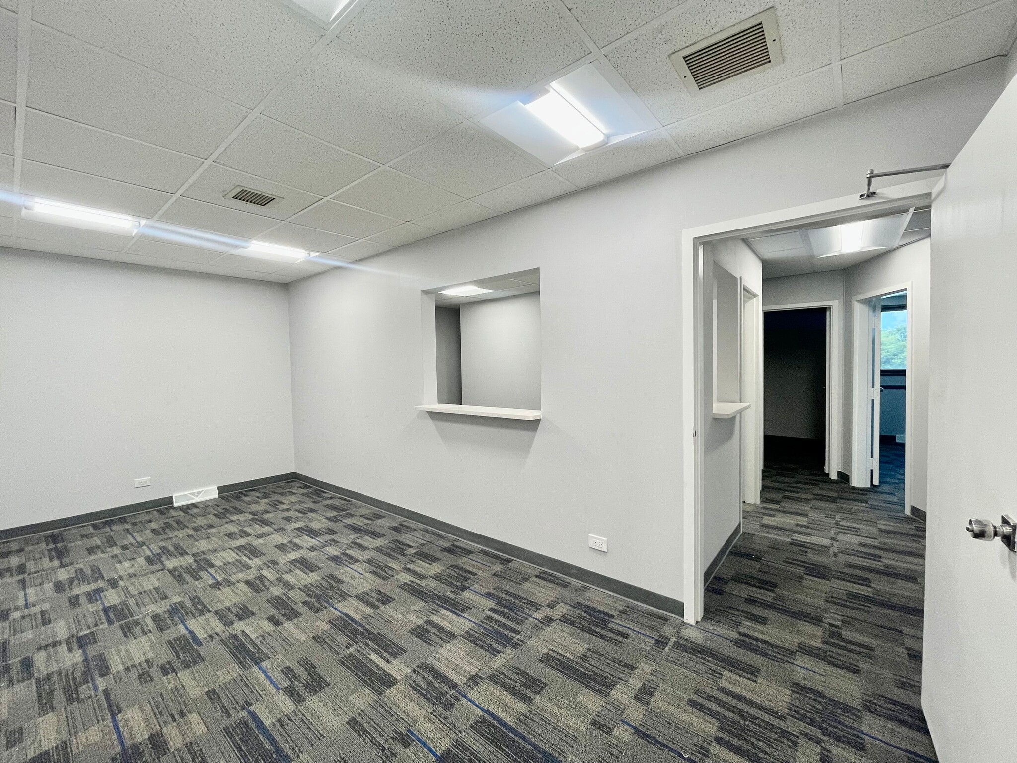 6800 Main St, Downers Grove, IL for lease Interior Photo- Image 1 of 4