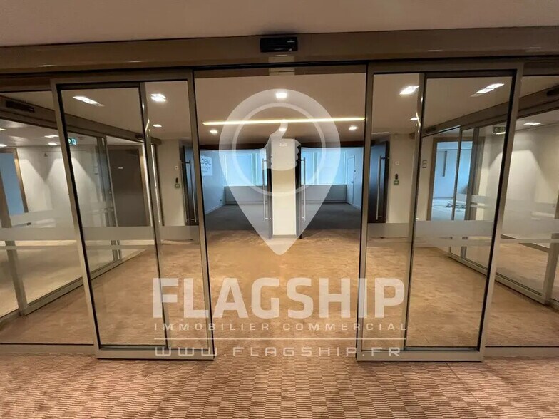 Office in Clichy for sale - Lobby - Image 3 of 7