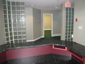 1538 Foster St, White Rock, BC for lease Interior Photo- Image 2 of 2