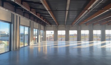 1401 Discovery Pky, Milwaukee, WI for lease Building Photo- Image 1 of 4