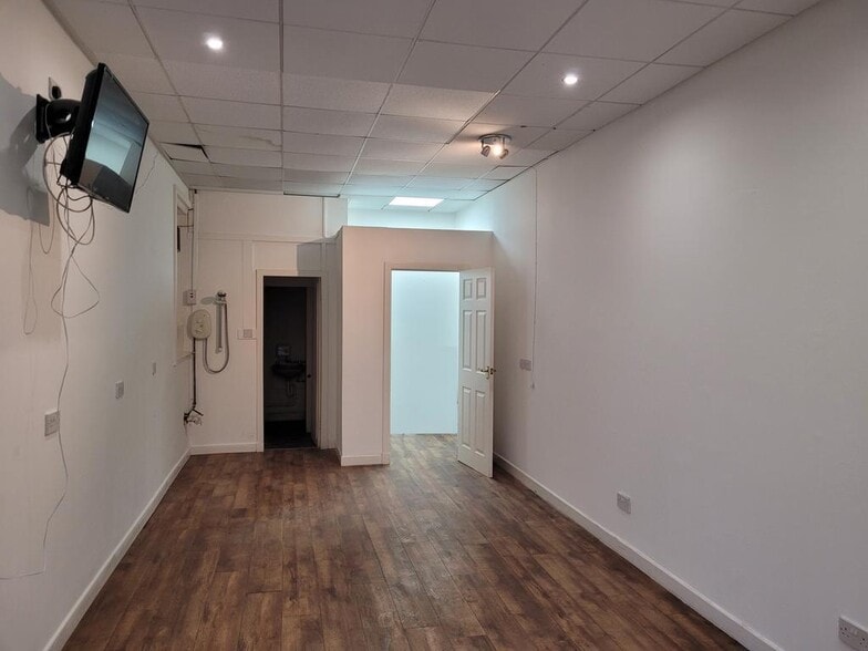 112 Queensferry Rd, Rosyth for sale - Building Photo - Image 2 of 3