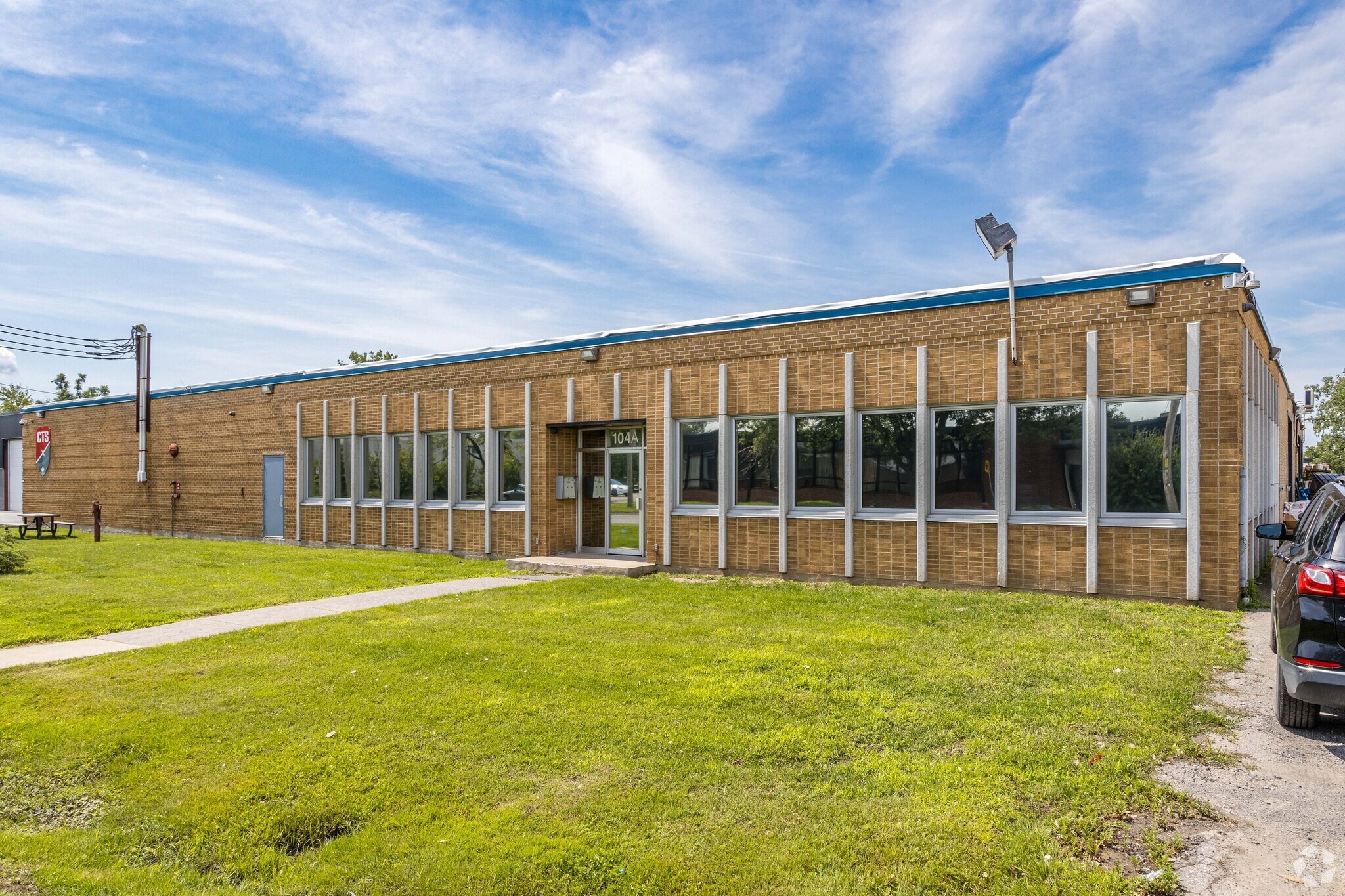 104 Av Gun, Pointe-claire, QC for sale Primary Photo- Image 1 of 5