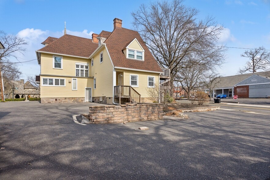 202 W Main St, Moorestown, NJ for sale - Building Photo - Image 1 of 4