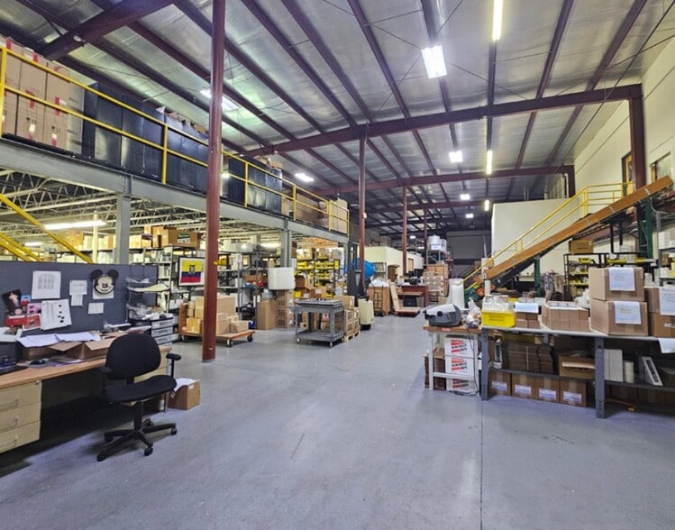 3881 Danbury Rd, Brewster Village, NY for sale - Interior Photo - Image 3 of 14