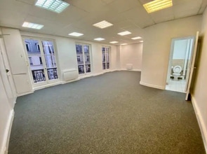 Office in Paris for lease Interior Photo- Image 1 of 6