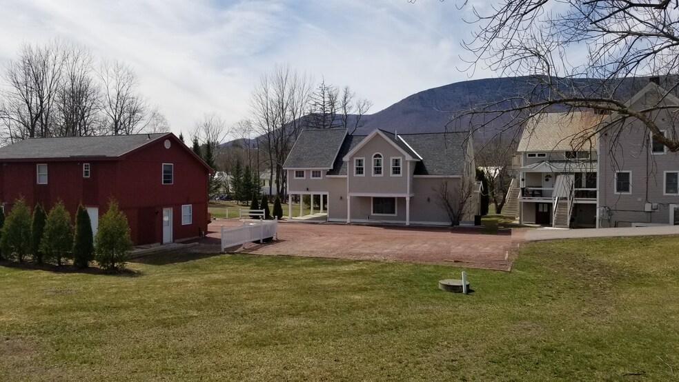 44 E Manchester Rd, Manchester Center, VT for sale - Building Photo - Image 1 of 1
