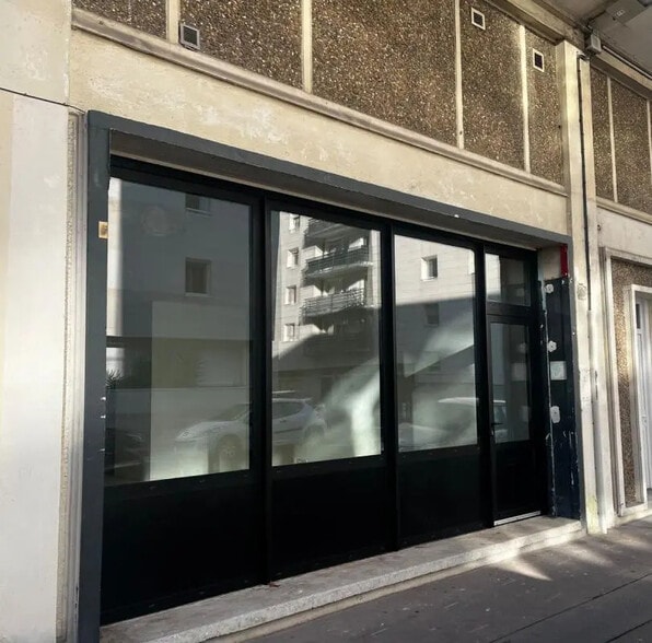Retail in Le Havre for lease - Building Photo - Image 1 of 4