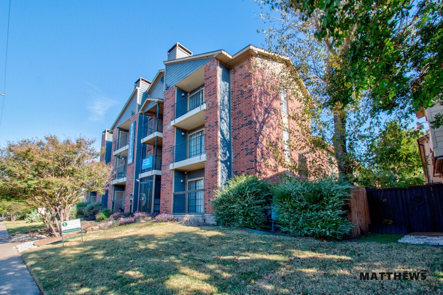 1820 N Garrett Ave, Dallas, TX for sale - Building Photo - Image 1 of 3
