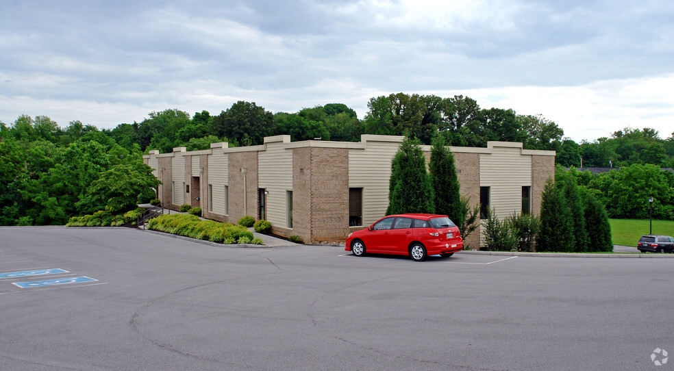 1117-1137 E Lamar Alexander Pky, Maryville, TN for lease - Building Photo - Image 3 of 7