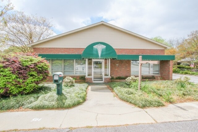 220 E Main St, Pendleton, SC for sale - Building Photo - Image 1 of 1