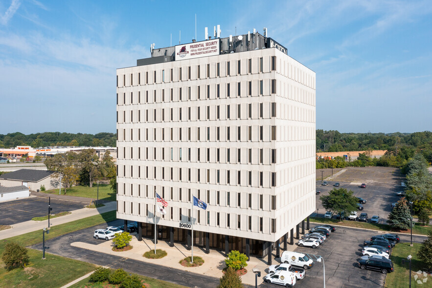 20600 Eureka Rd, Taylor, MI for lease - Building Photo - Image 1 of 7