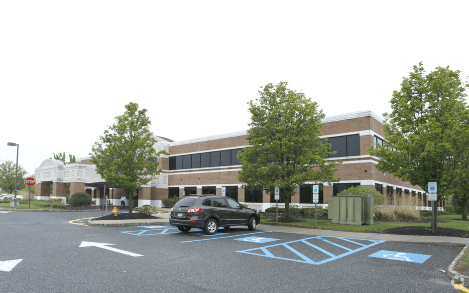 100 Commons Way, Holmdel, NJ for lease - Building Photo - Image 1 of 13