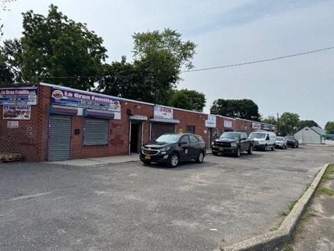 1309-1323 Straight Path, Wyandanch, NY for lease - Building Photo - Image 2 of 13