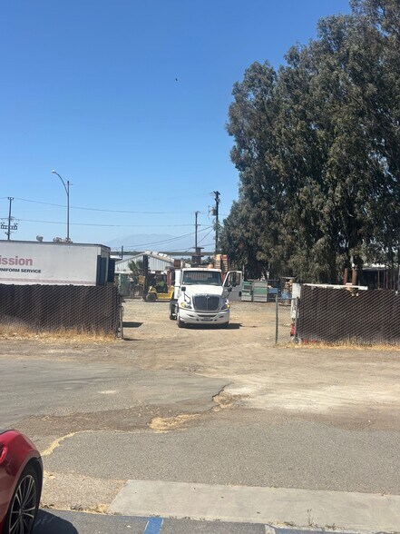 1125 E 5th St, Corona, CA for lease - Building Photo - Image 2 of 4