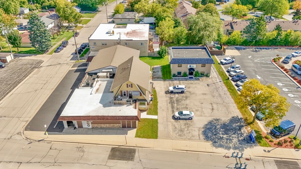 2713 S Chicago Ave, South Milwaukee, WI for sale - Building Photo - Image 2 of 23