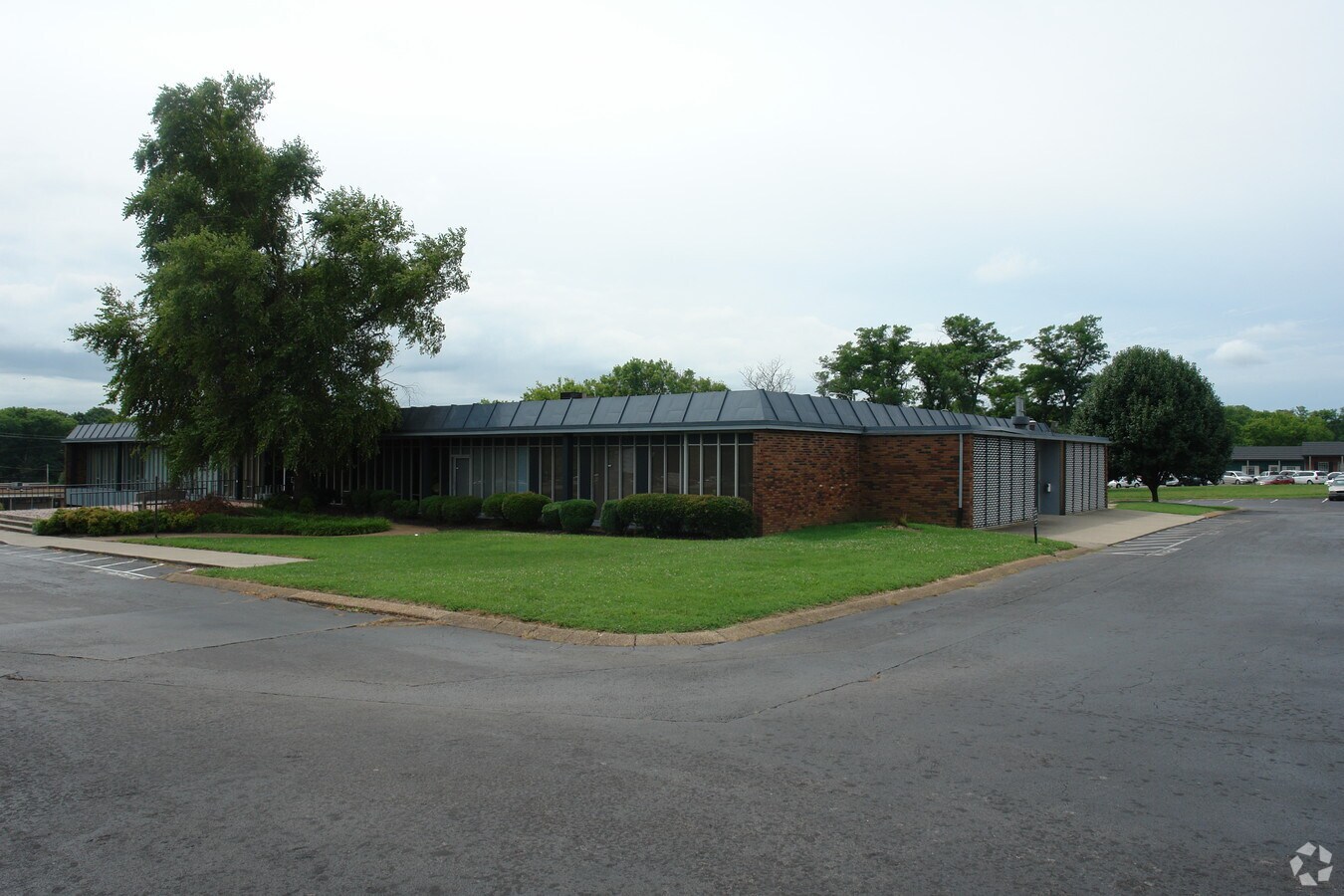 607 W Due West Ave, Madison, TN 37115