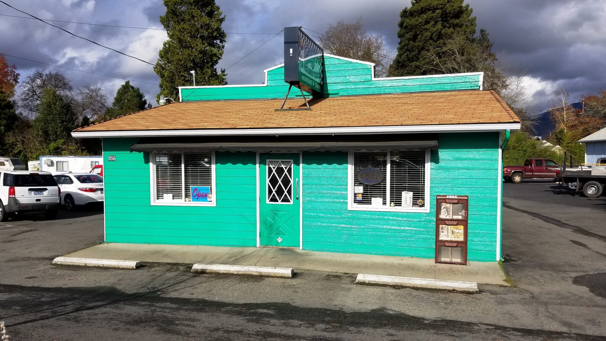 956 Rogue River Hwy, Grants Pass, OR for sale Building Photo- Image 1 of 1