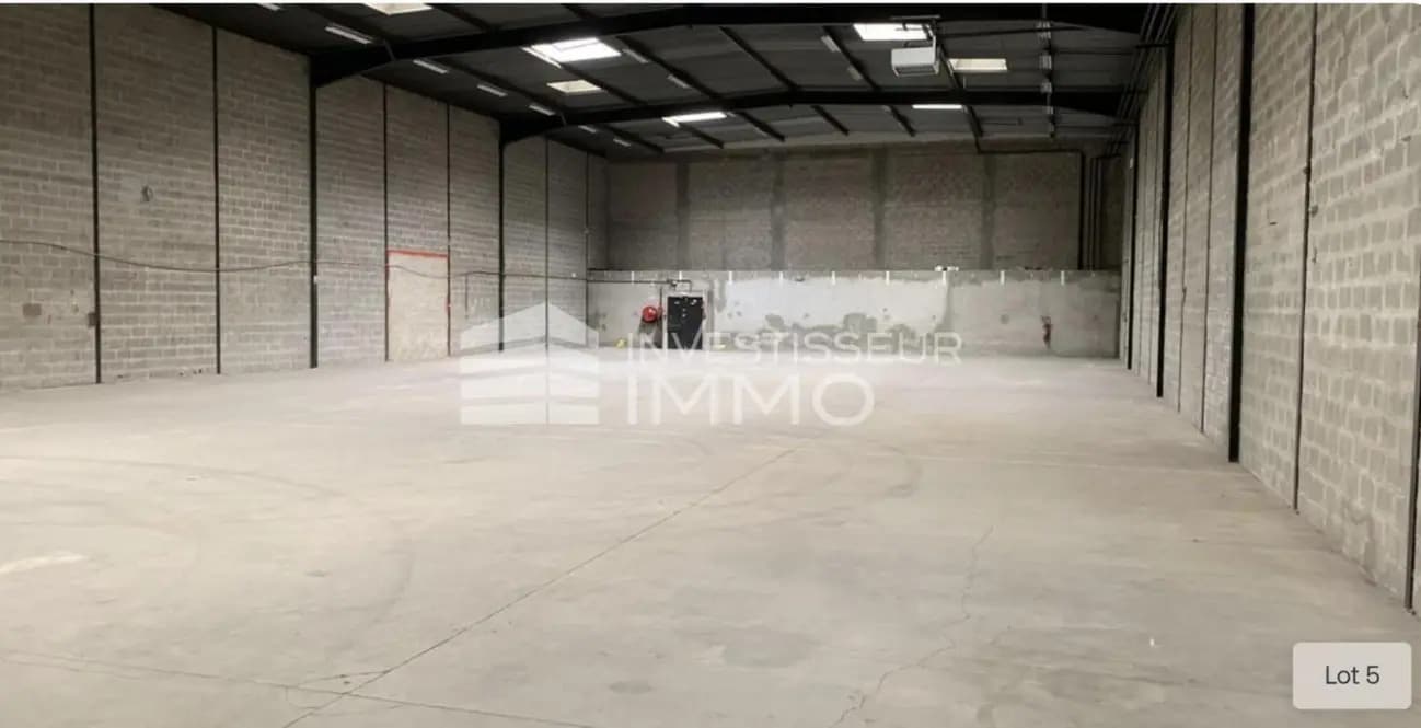 Flex in Morangis for lease Interior Photo- Image 1 of 3