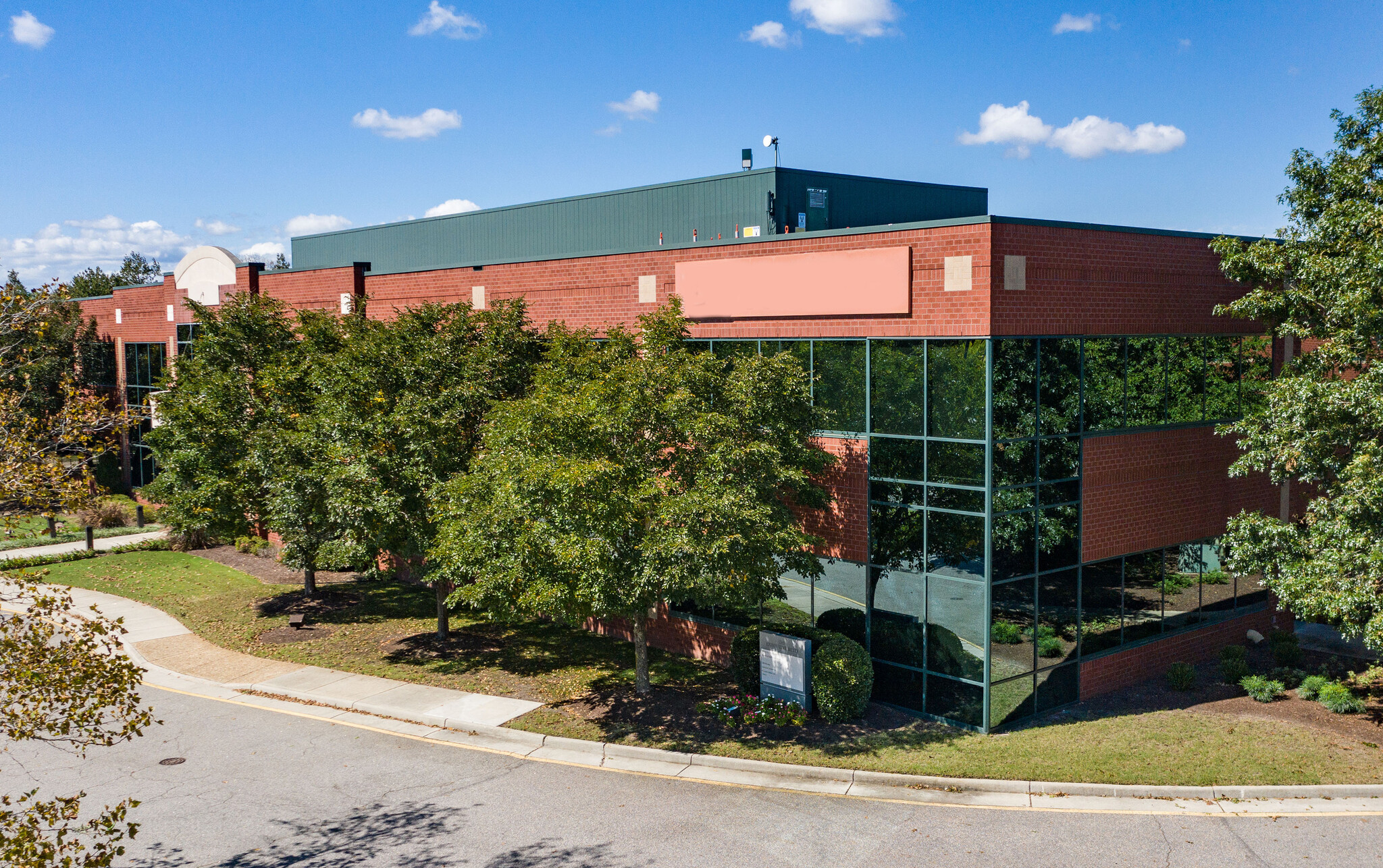 1305 Executive Blvd, Chesapeake, VA for lease Building Photo- Image 1 of 9