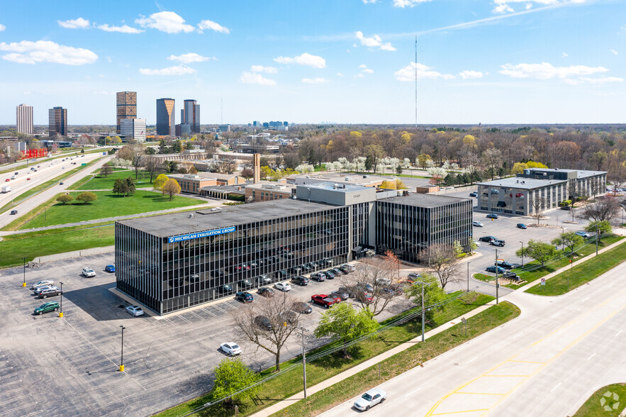 26400 Lahser Rd, Southfield, MI for lease - Building Photo - Image 1 of 13