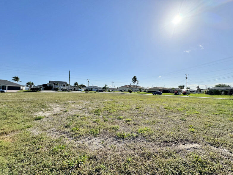 1011 SW 47th Ter, Cape Coral, FL for sale - Building Photo - Image 3 of 6