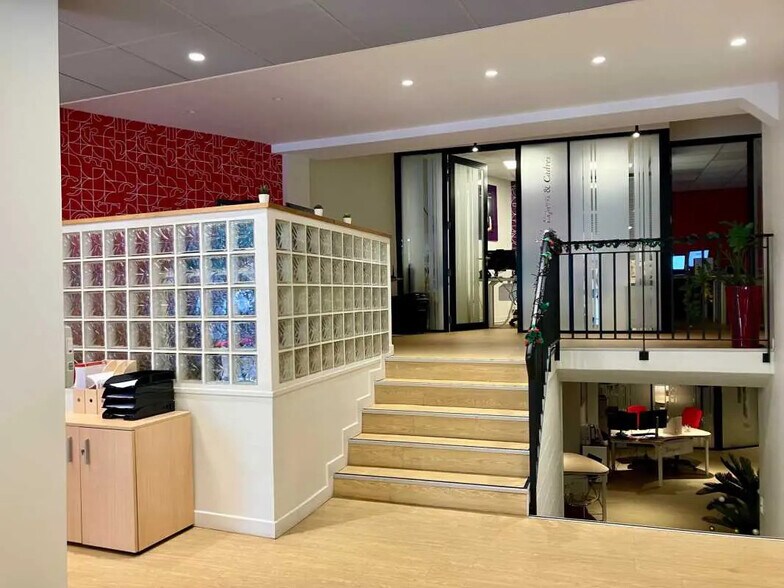 Office in Montreuil for sale - Interior Photo - Image 2 of 5