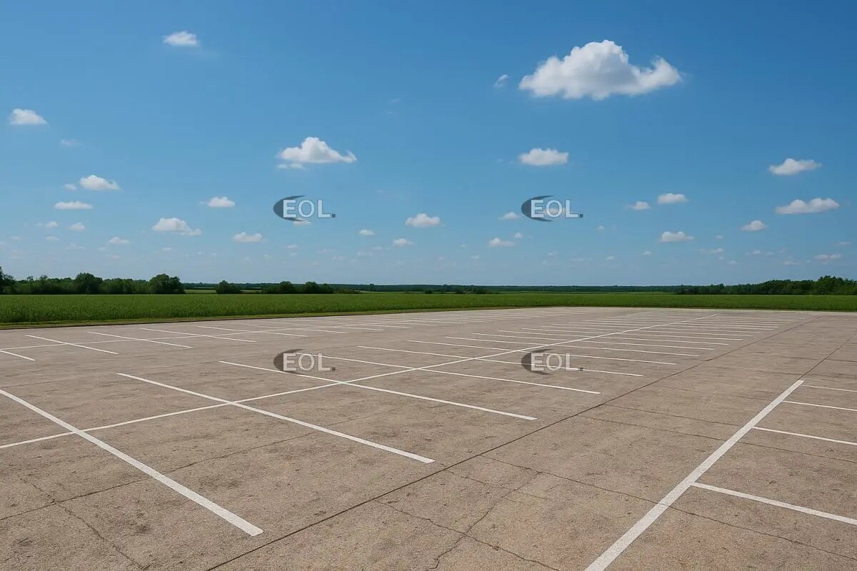 Land in Ozoir-la-Ferrière for lease Building Photo- Image 1 of 2