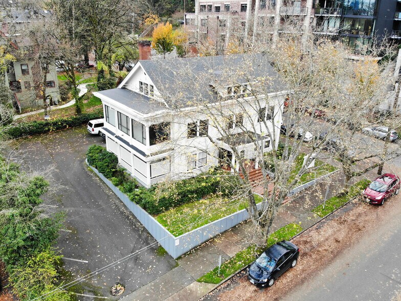 2386 NW Hoyt St, Portland, OR for lease - Building Photo - Image 2 of 10