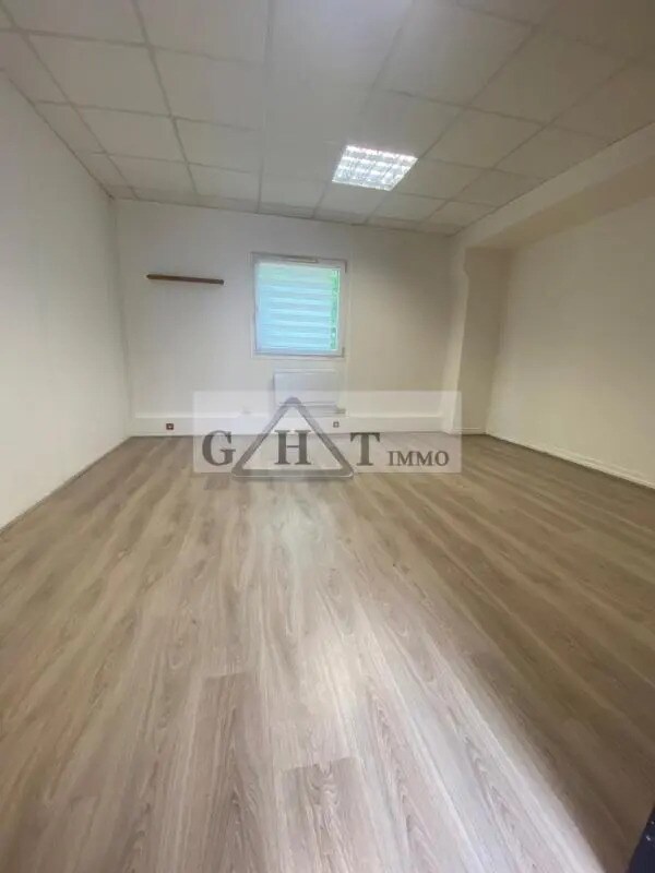 Office in Bonneuil-sur-Marne for lease Interior Photo- Image 1 of 5