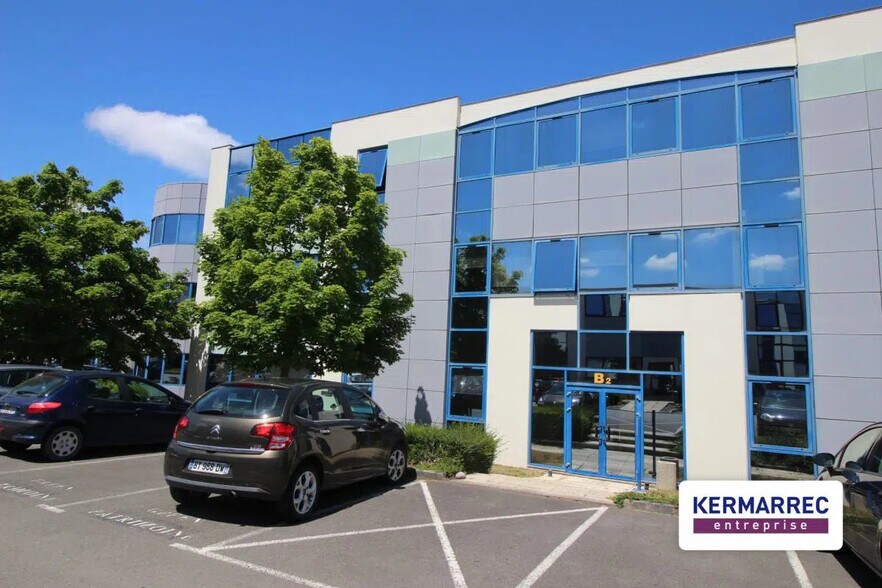 Office in Saint-Grégoire for lease - Building Photo - Image 2 of 2