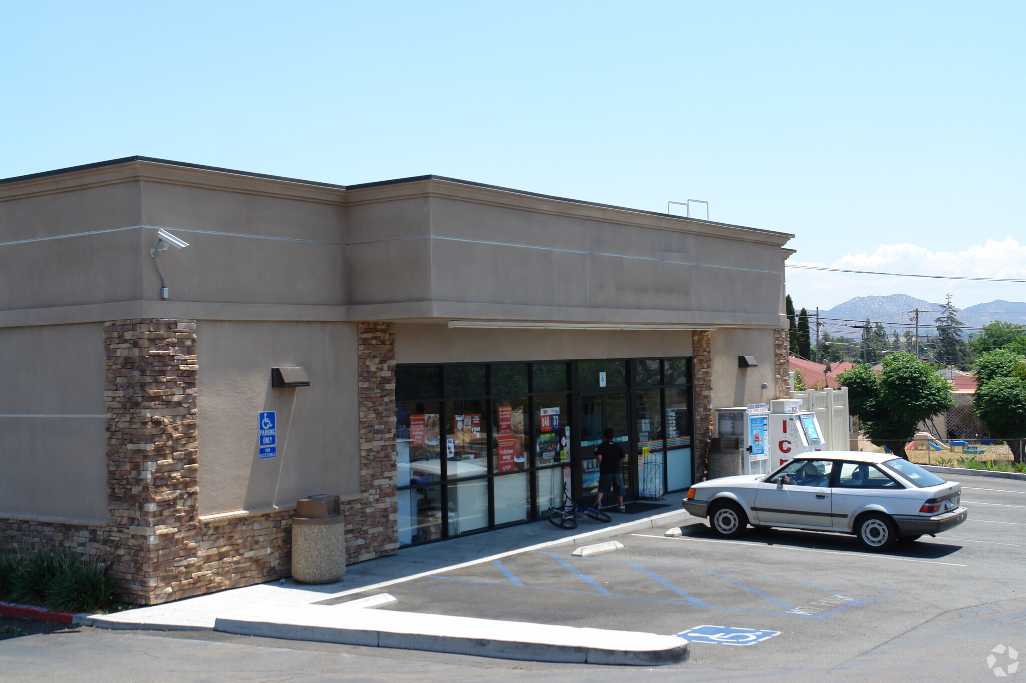 1021 W Washington Ave, El Cajon, CA for lease Building Photo- Image 1 of 2