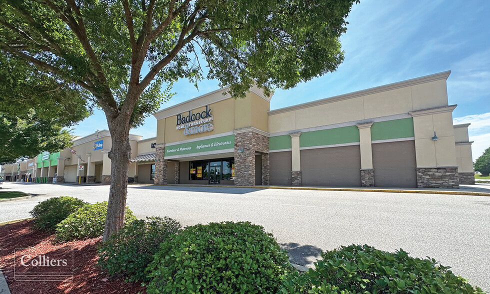 805 W Wade Hampton Blvd, Greer, SC for lease - Building Photo - Image 1 of 14