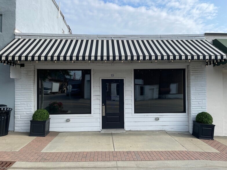 15 E 2nd St, West Jefferson, NC for sale - Primary Photo - Image 1 of 15